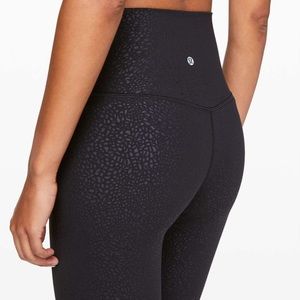 Lululemon Black embossed align pant crop size 2